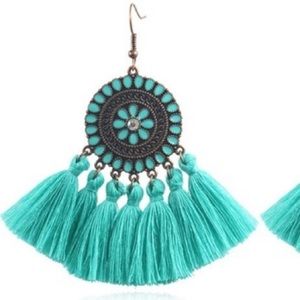 Teal tassle earrings 🖤